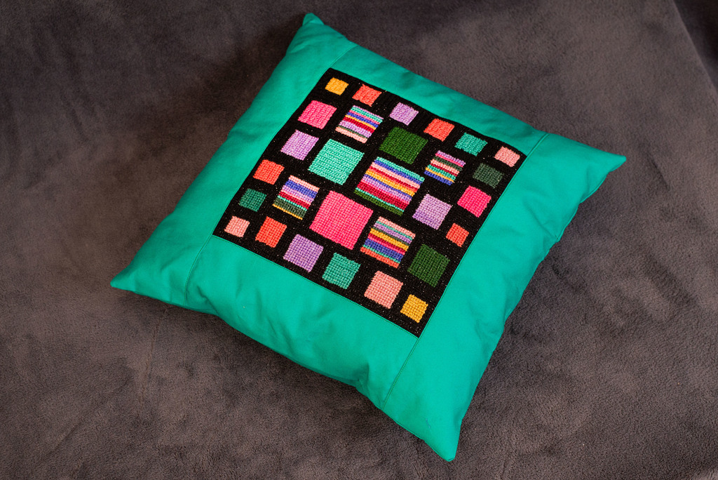 Decorative pillow (green)