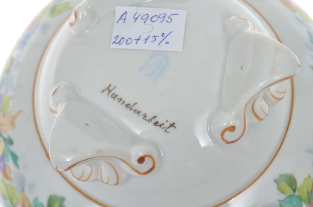 Porcelāna dekoratīvā lādīte ar vāciņu