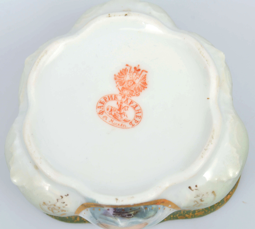 Porcelain box with lid 