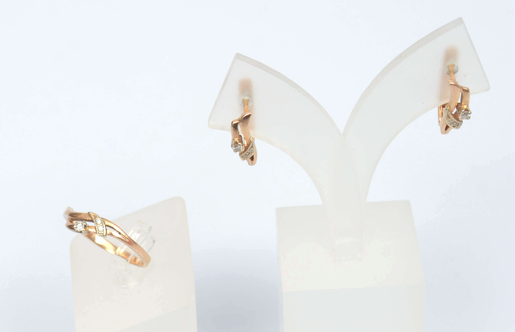 Gold ring and earrings with diamonds