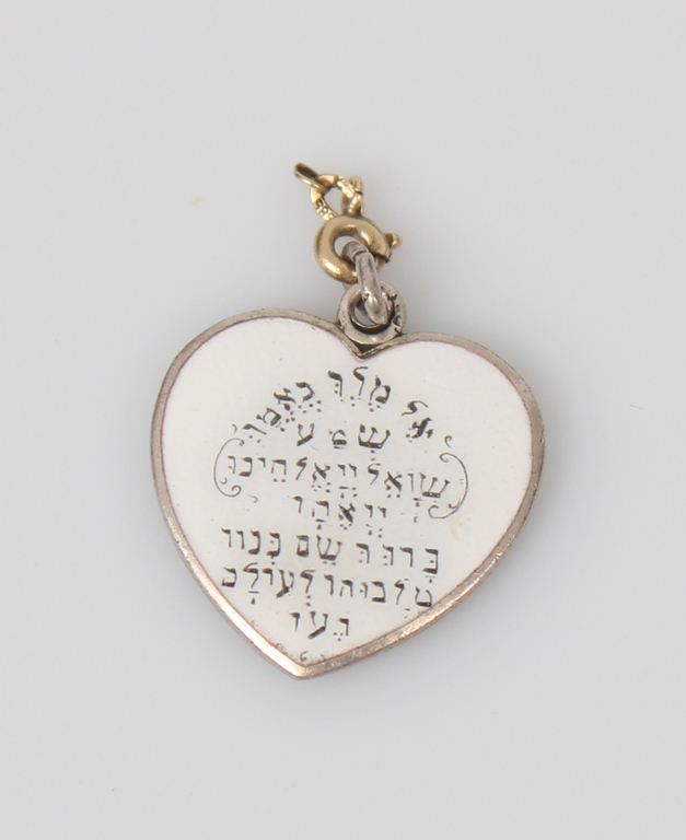 Pendant with enamel and inscriptions in Hebrew