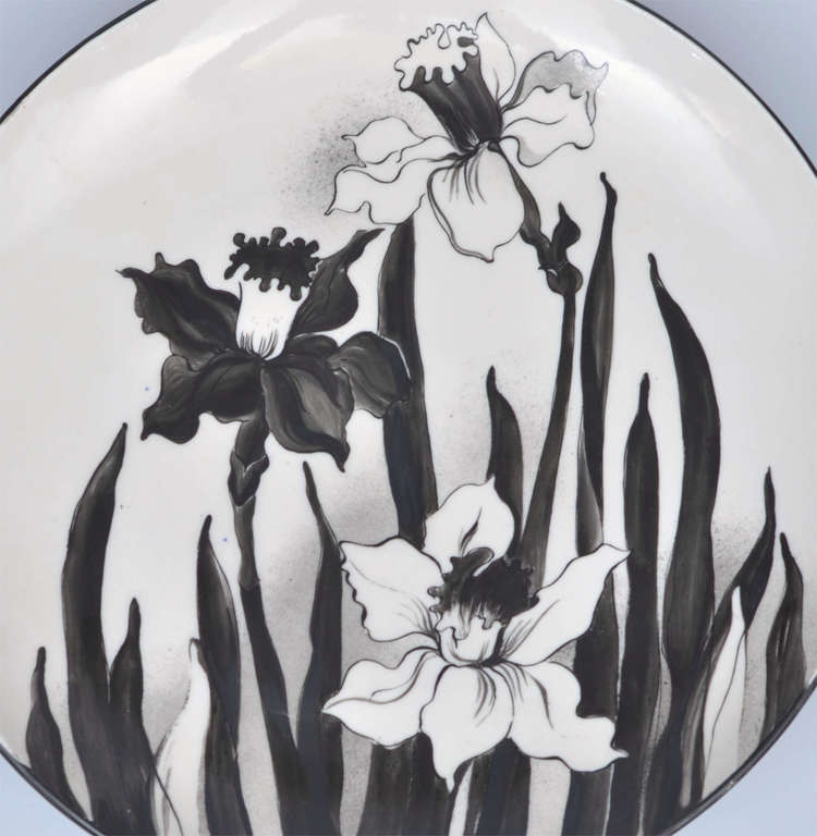 Porcelain plate with floral painting