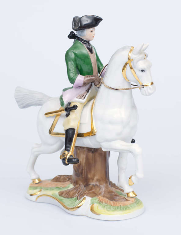 Фарфоровая фигура Всадник на коне