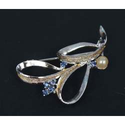 Silver Art Nouveau brooch with pearl and sapphires?