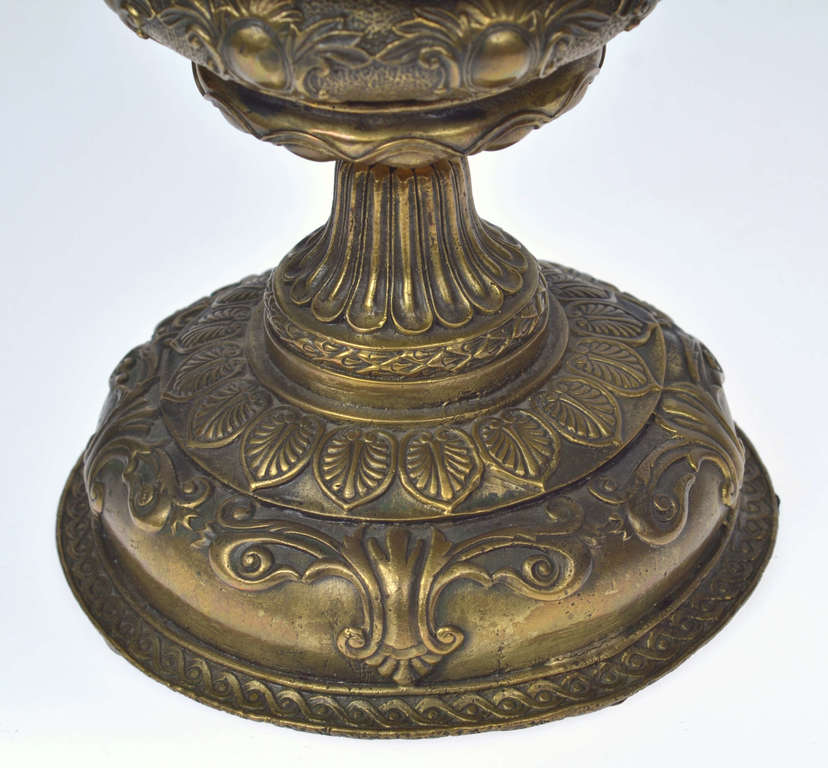 Crystal cup with bronze / metal finish and lid