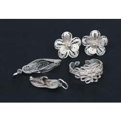 Серебряные серьги в стиле модерн, кольцо и две кулони