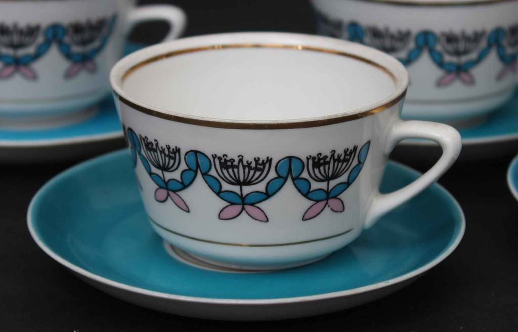 Porcelain cups with saucers 4 pcs.