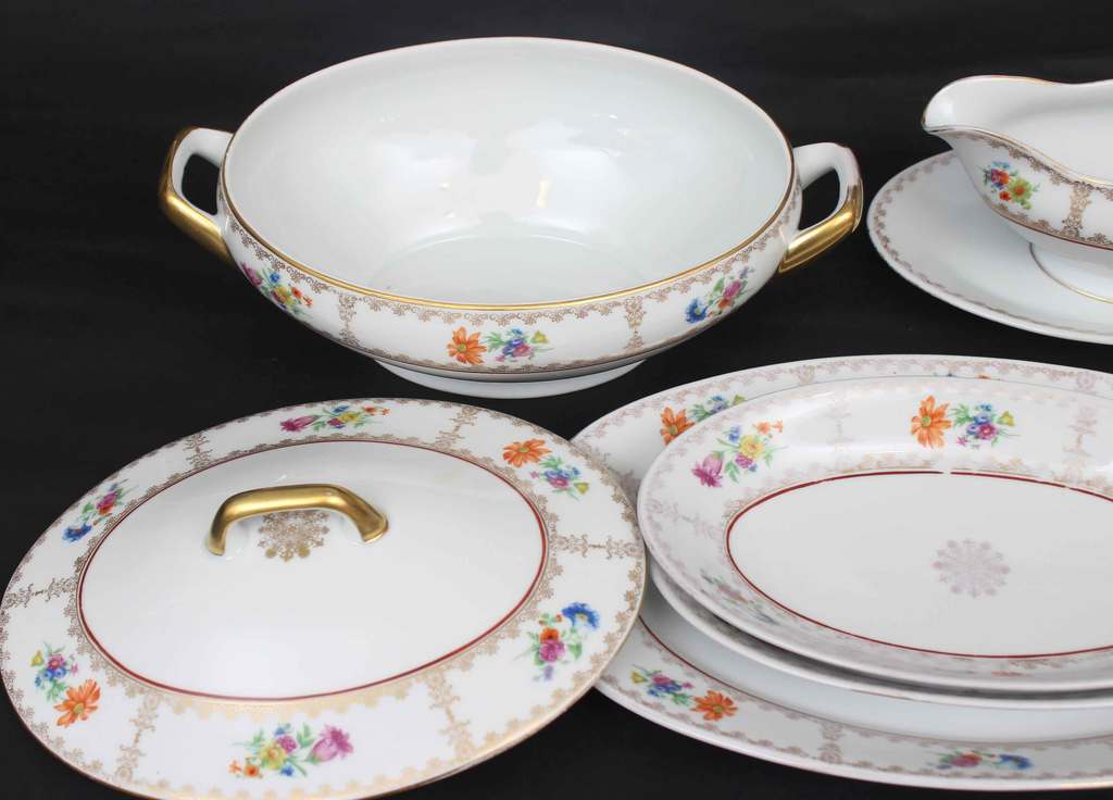 Porcelain lunch set (incomplete)