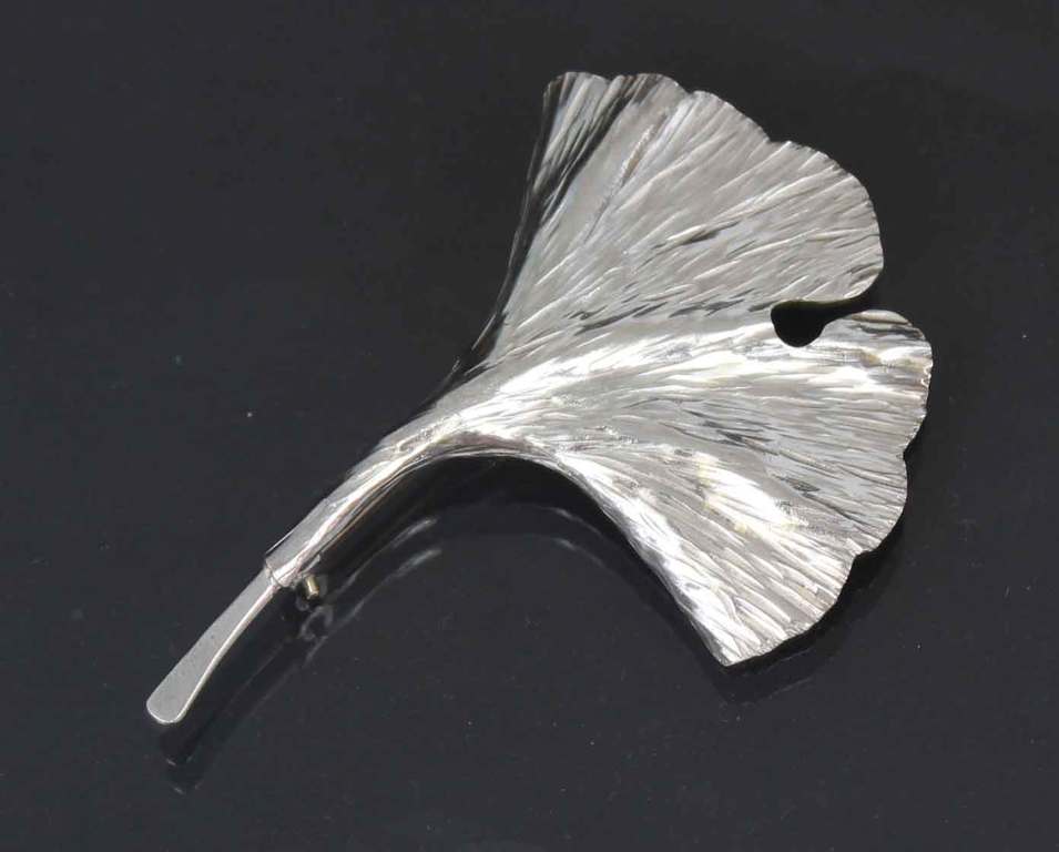 Silver Art Nouveau brooch Ginkgo wood leaf