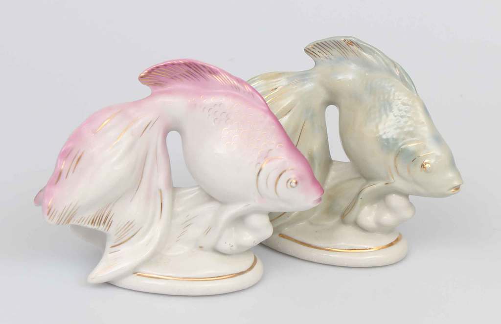 Two porcelain figures 