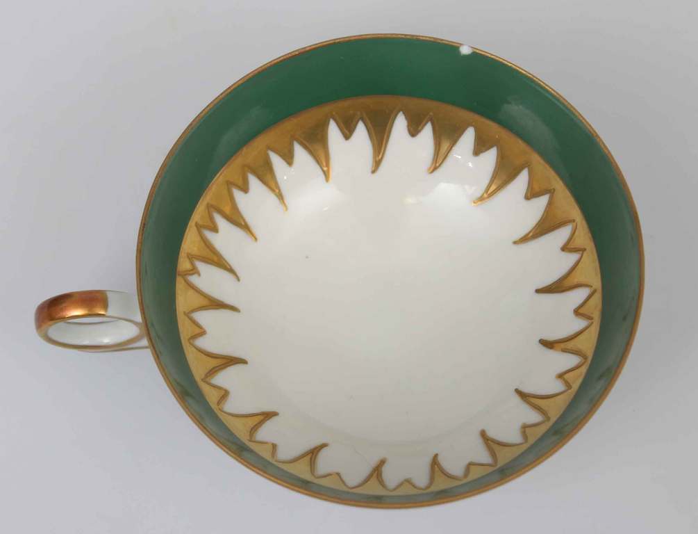 Porcelain cup, two saucers, 2 plates