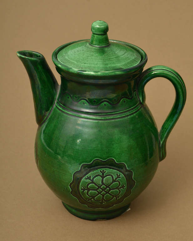 Ceramic jug with a lid
