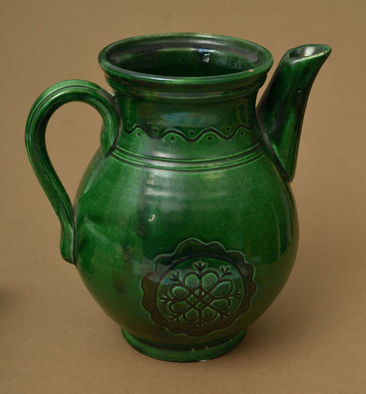 Ceramic jug with a lid