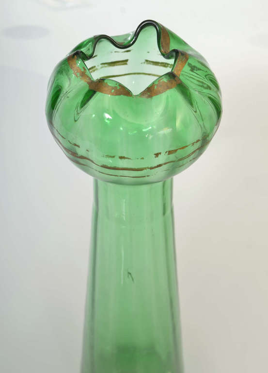 Zaļā stikla vāze 