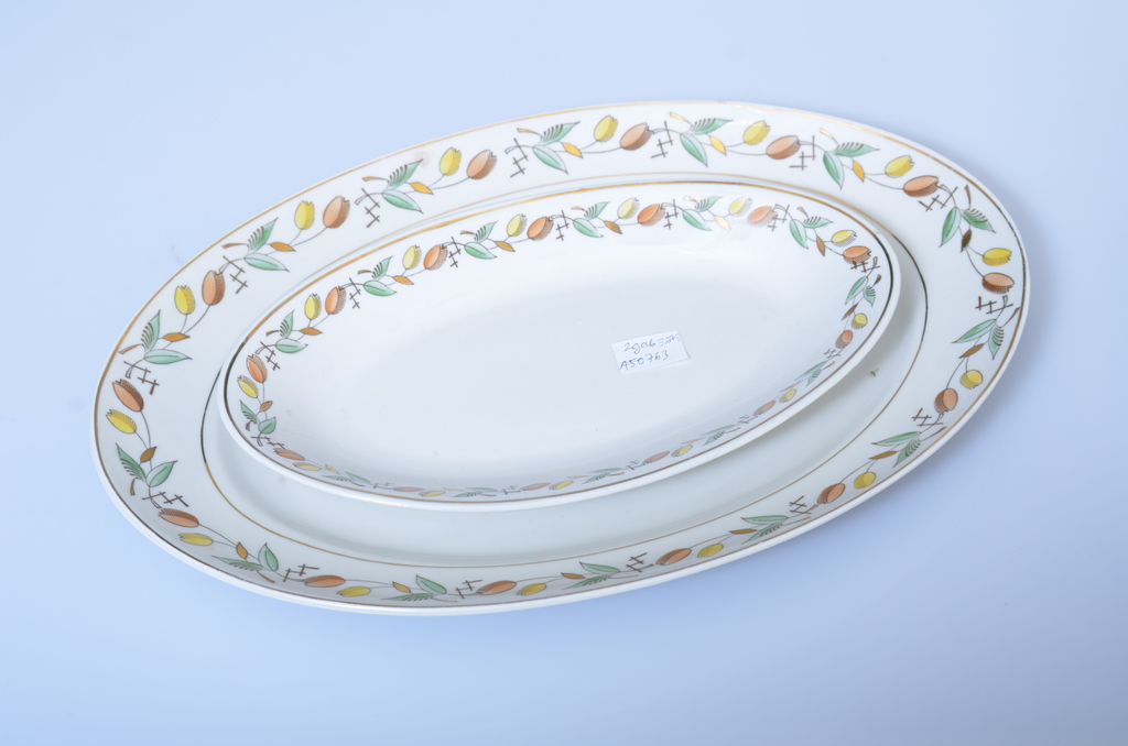 Porcelain serving plates 2 pcs