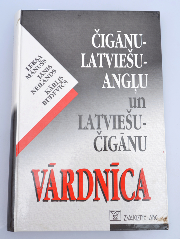 ''Čigānu - Latviešu-Angļu un Latviešu-Čigānu vārdnīca'', Лекса Манушс