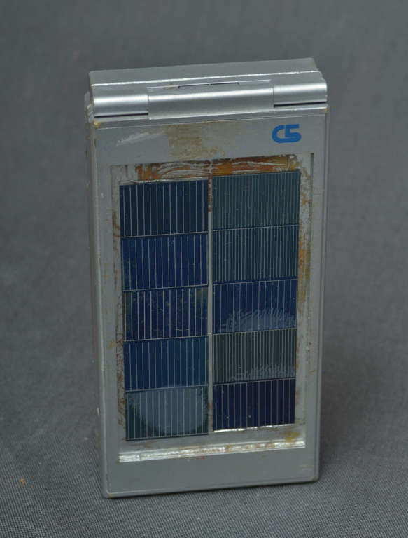 Kabatas radio ar saules baterijām 