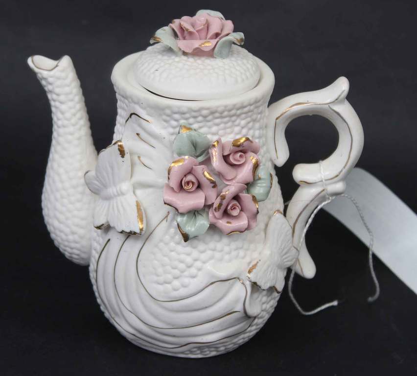 Porcelain set with roses and butterflies