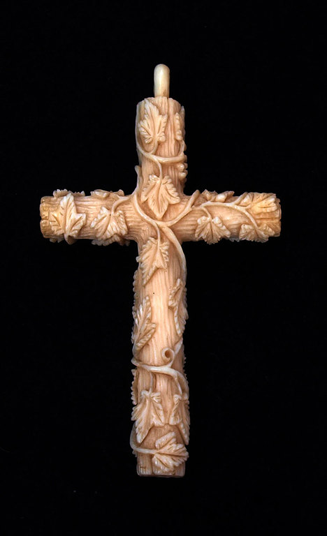 Крест из слоновой кости