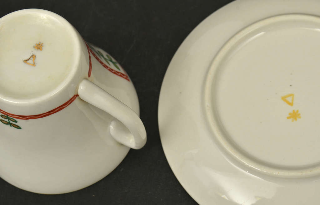 Porcelain cup with saucer 