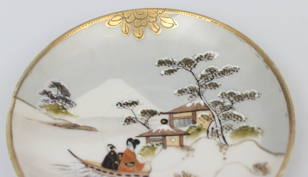 Porcelain plate with an oriental motif