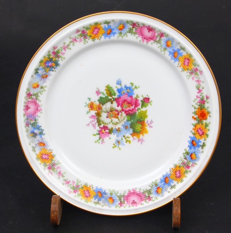 Porcelain plate