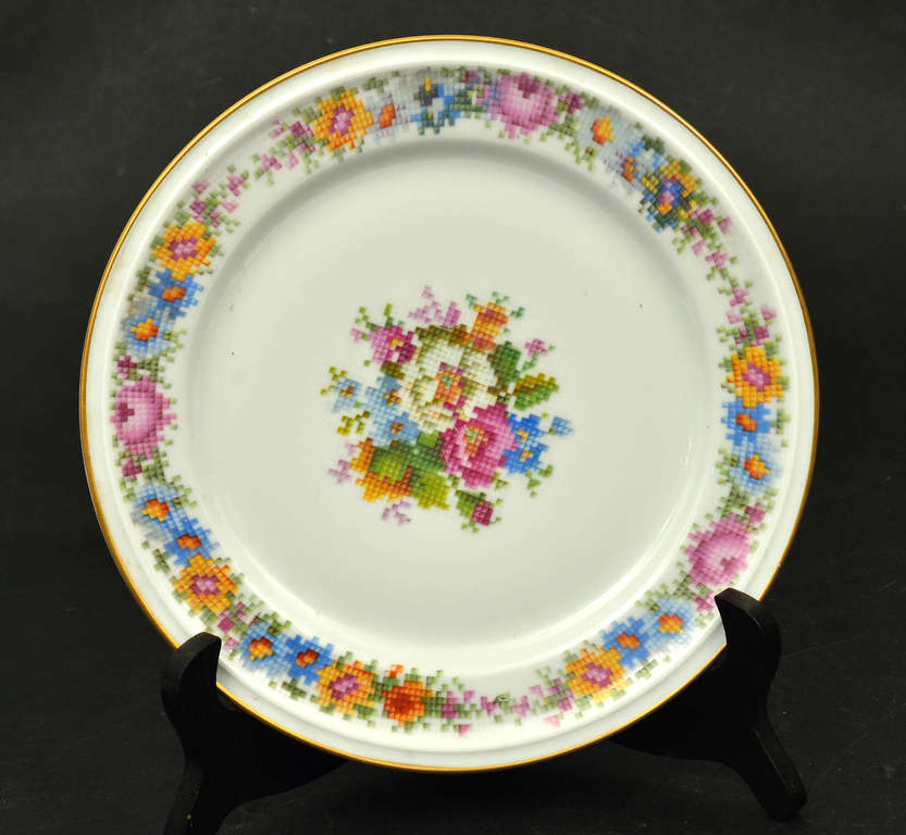 Porcelain plate