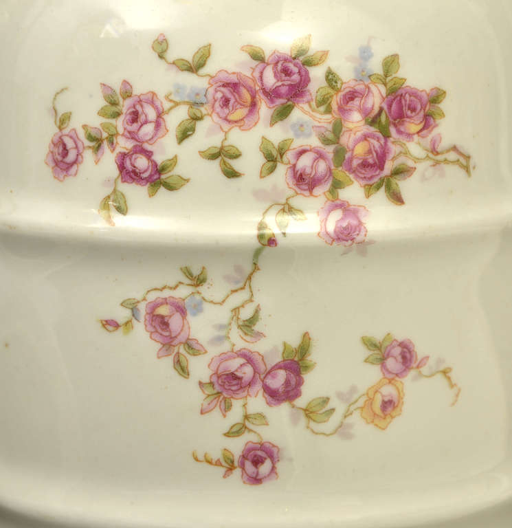 Porcelain jug with serving plate