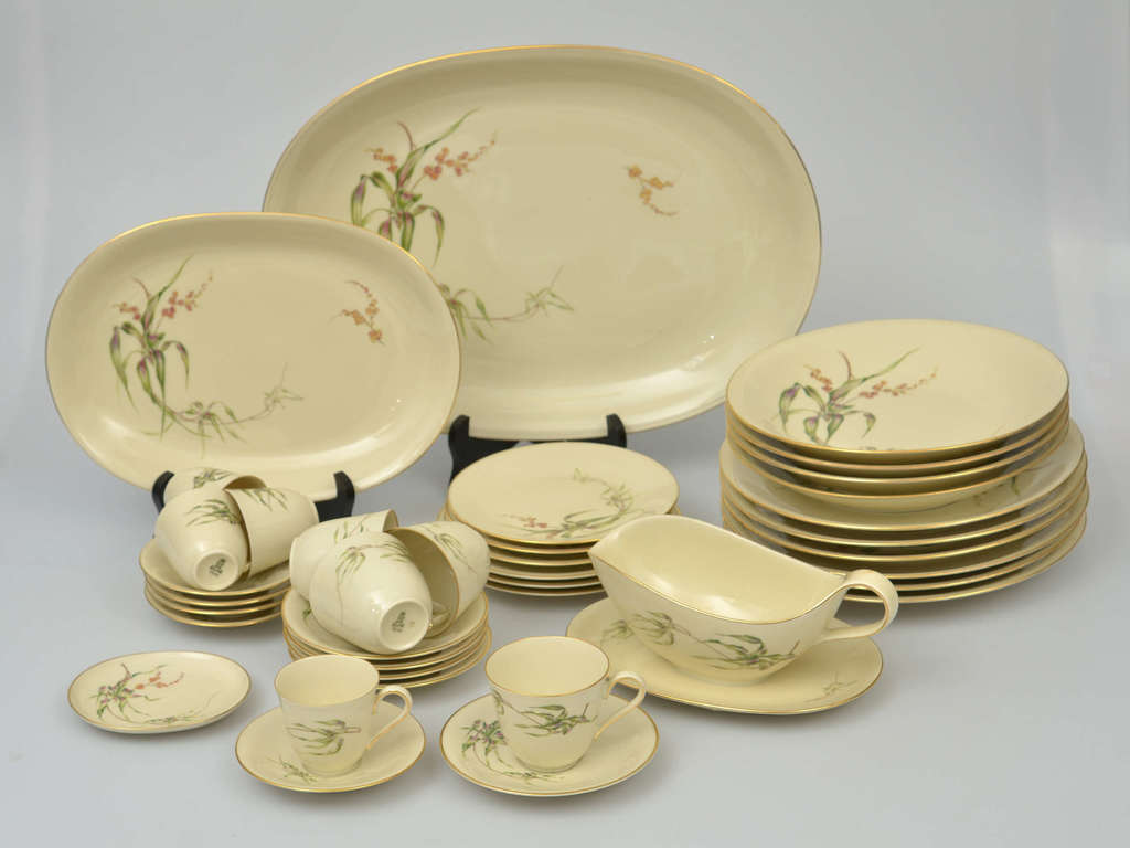 Porcelain set (not full)