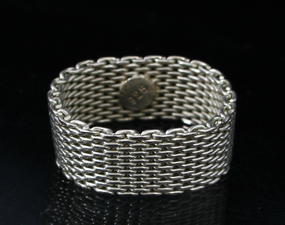Серебряное кольцо в стиле модерн