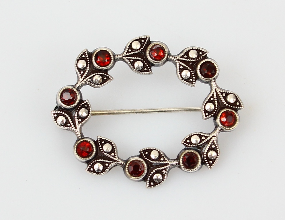 Silver Art Nouveau brooch with marcasite crystals and garnets?