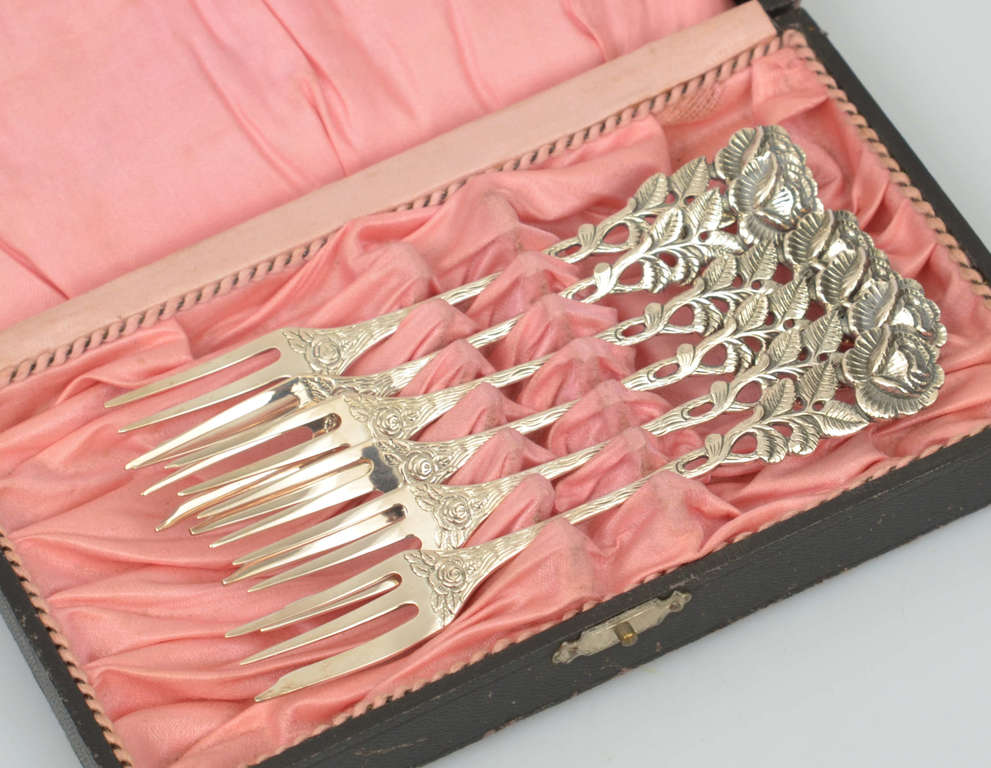 Set of silver dessert forks (6 pieces) in the original box