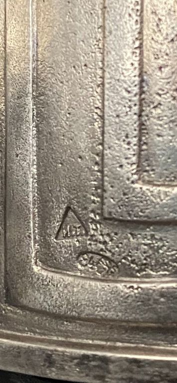 Стеклянный графин с серебряной отделкой и полудрагоценными камнями