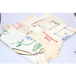 Скатерти в стиле модерн 10 разных размеров, полотенца и 1 пакетик лука.