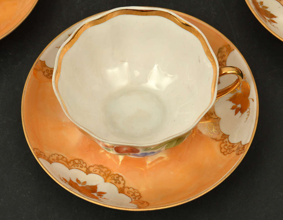 3 cups, 3 saucers, '' Strawberry '' jug