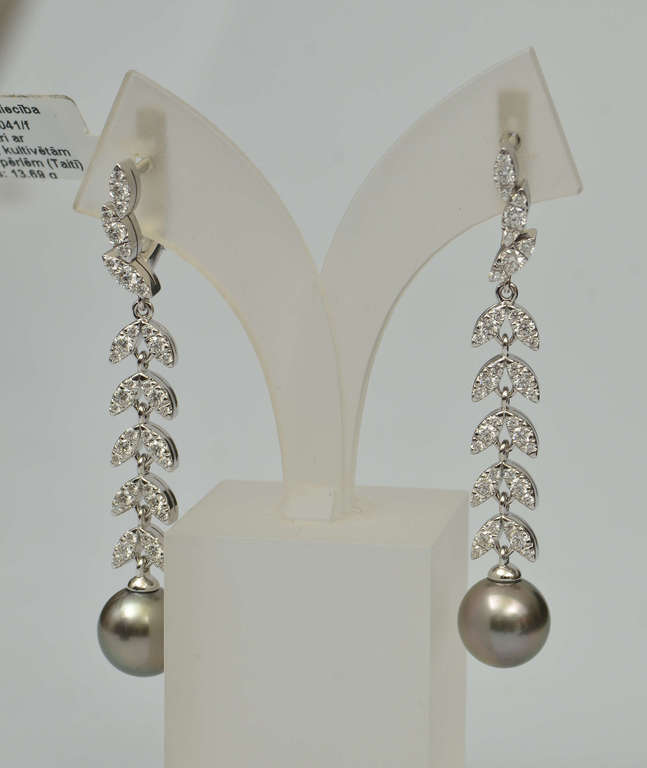 Earrings with diamonds, sea pearls (Tahiti)