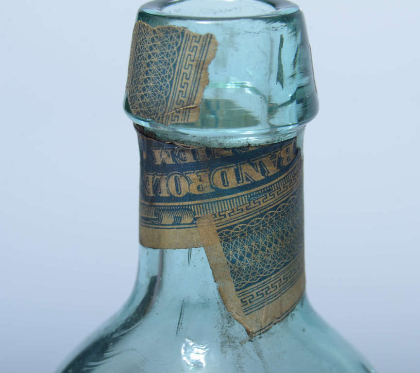 Divas minerālūdens stikla pudeles ( 2 gab.)