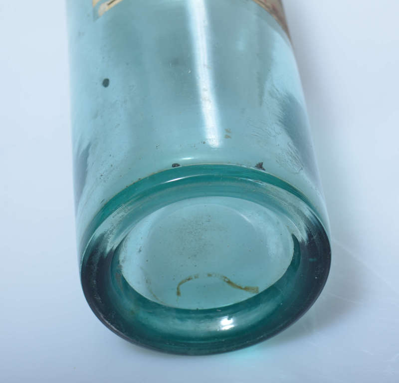 Две стеклянные бутылки минеральной воды (2 шт.)