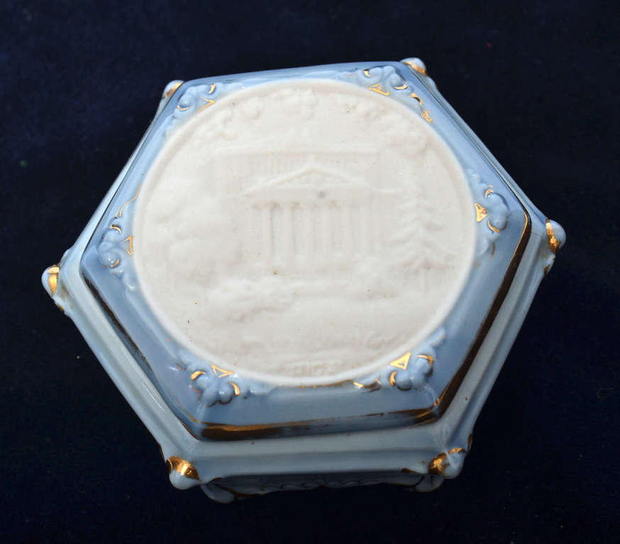 RPF porcelain box with lid