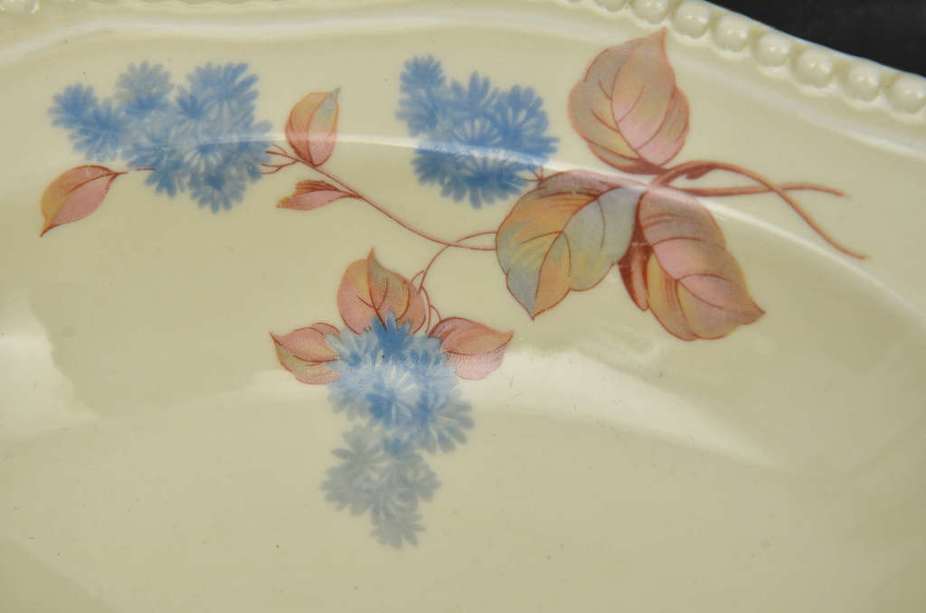 Porcelain serving dish