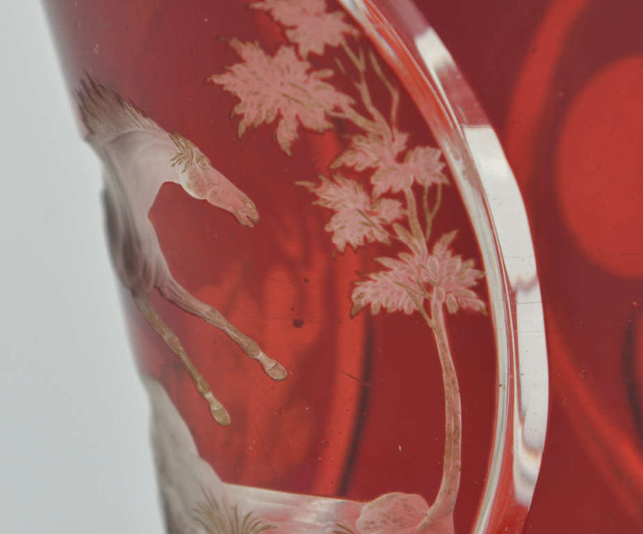 Стеклянная ваза (красное стекло)