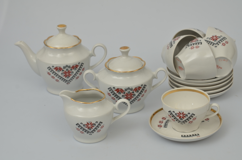 Porcelain tea set 