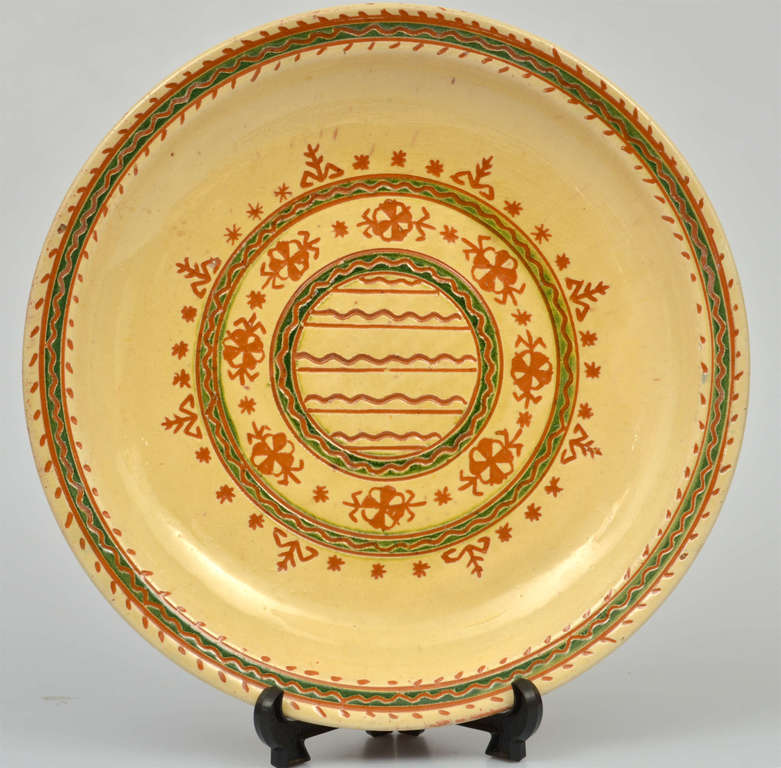 Ceramic plate with ornaments