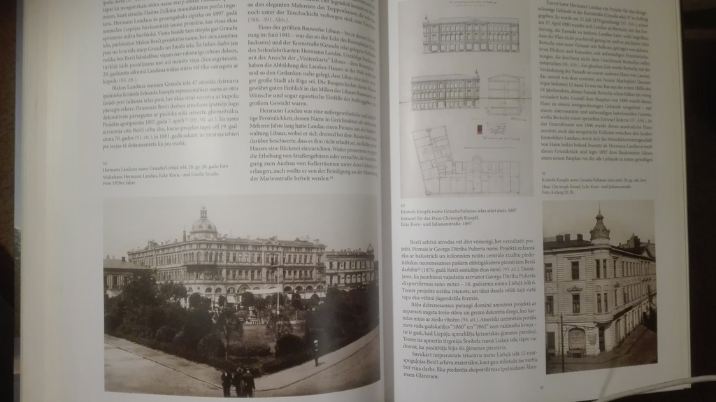 Берчи. Архитектура Лиепаи. 2011, «Вальтер и Рапа», 300 страниц, 29 x 22 см, латышский и немецкий языки. 