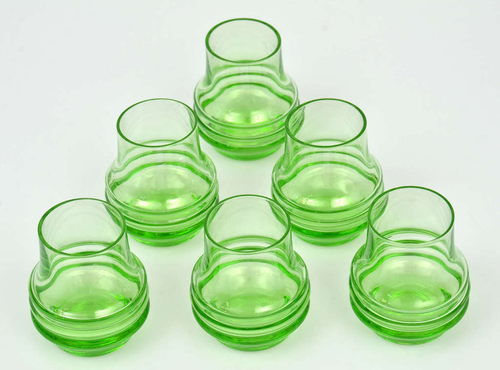 Green glass decanter with 6 glasses