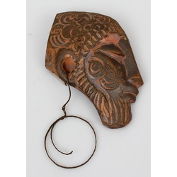 Keramikas dekors „Sieviete ar auskaru”