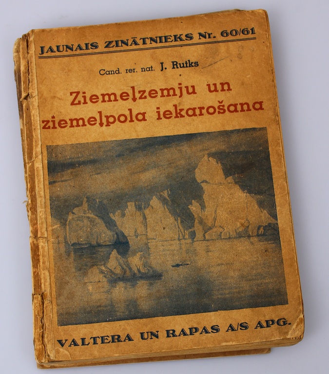 Three brochures from the series -  Jaunais zinātnieks (2 pcs.) un Latvijas vēstures pirmavoti (1 pcs.)