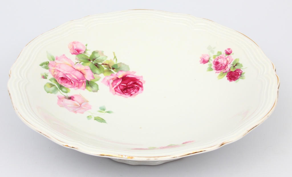 Porcelain serving dish