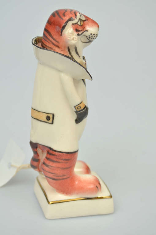 Porcelain figurine 