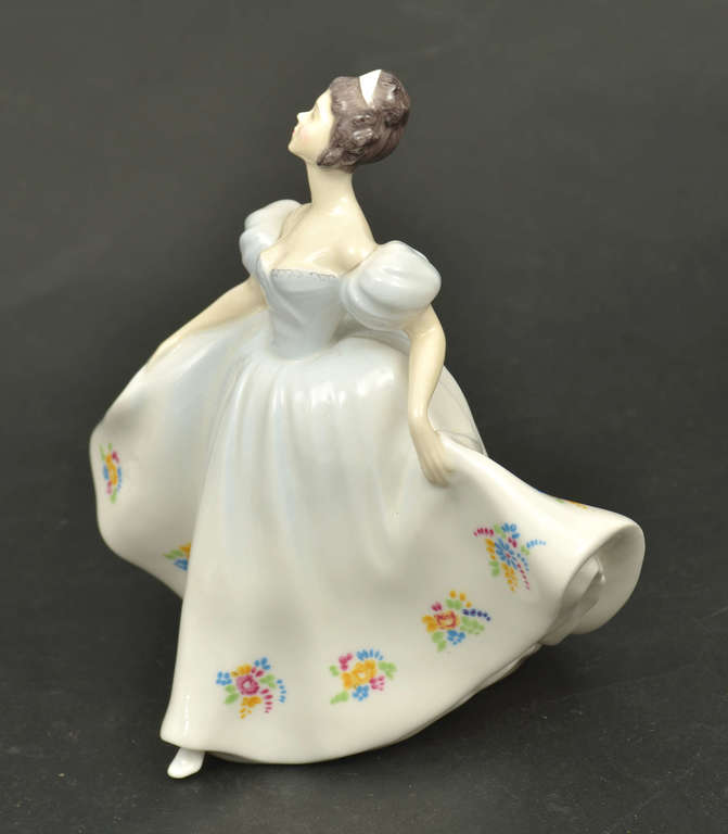 Porcelāna figūra ''Dāma baltā kleitā''
